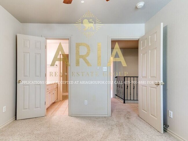 Building Photo - STUNNING 3 BED/2.5 BATH BROOKHAVEN DUPLEX!...