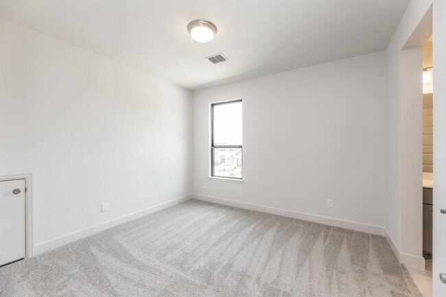 Building Photo - 10902 Overlook Pt Dr