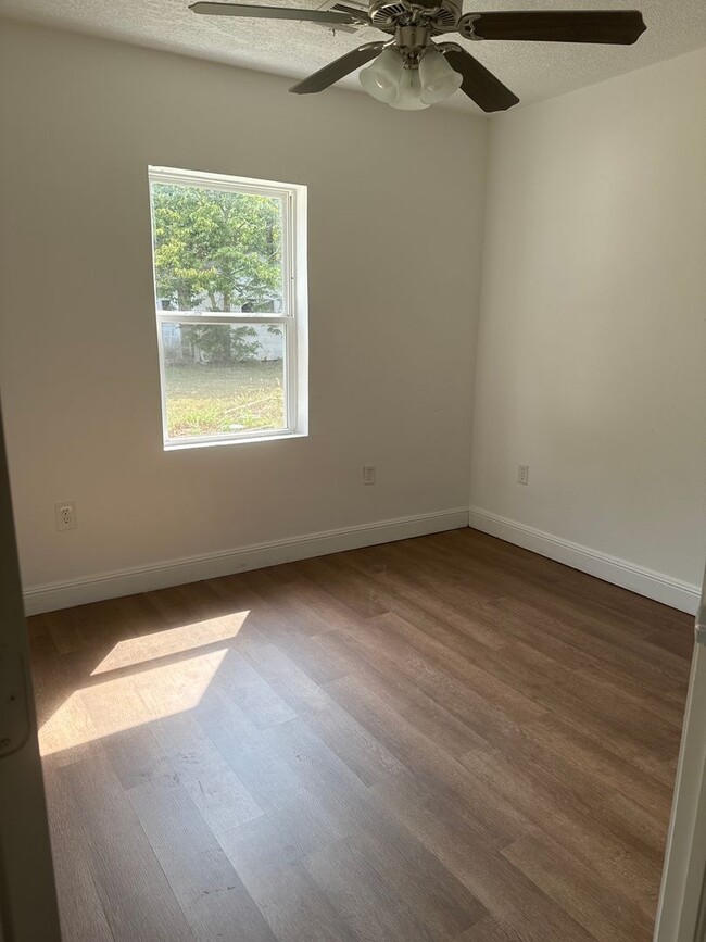 Building Photo - Unique 3 Bedroom Home South of Carl Junction