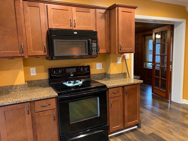 Kitchen - 204 Juniper St