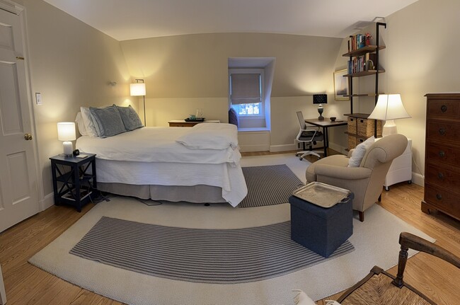 Building Photo - 6 Bradford Rd