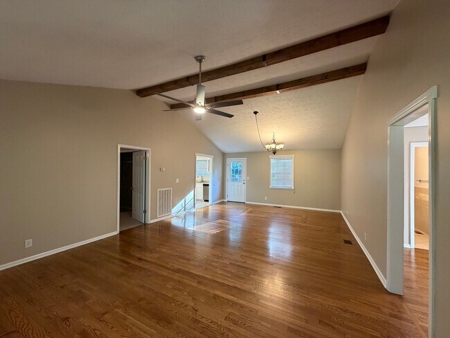 Building Photo - 3633 Thomasville Rd