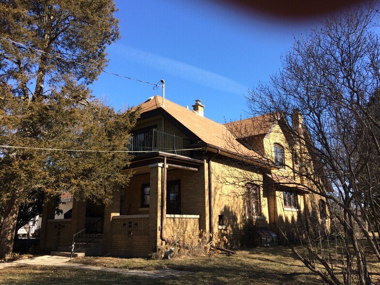Back of house - 1041 S 96th St
