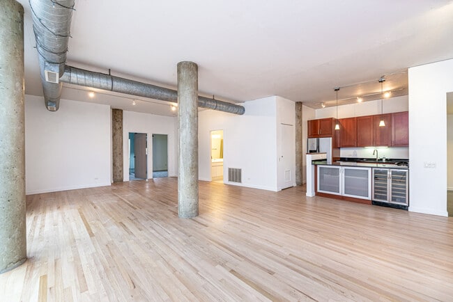 Building Photo - 939 W Huron St