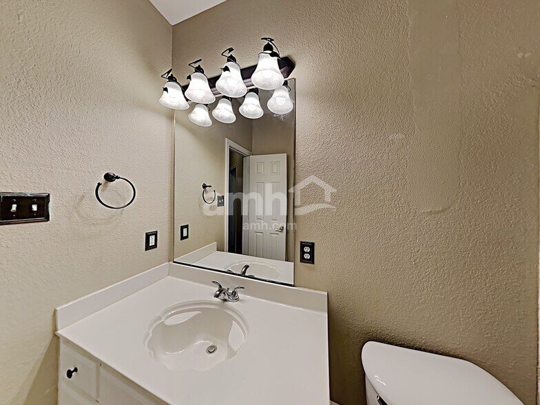 Building Photo - 3605 Varden St