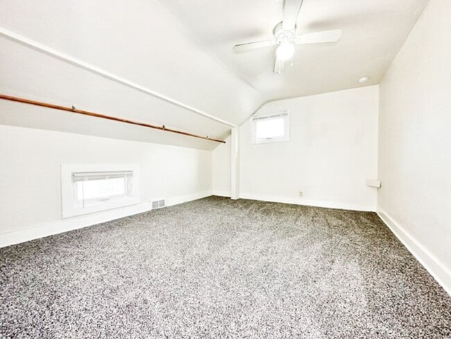 Building Photo - 123 S Clay St