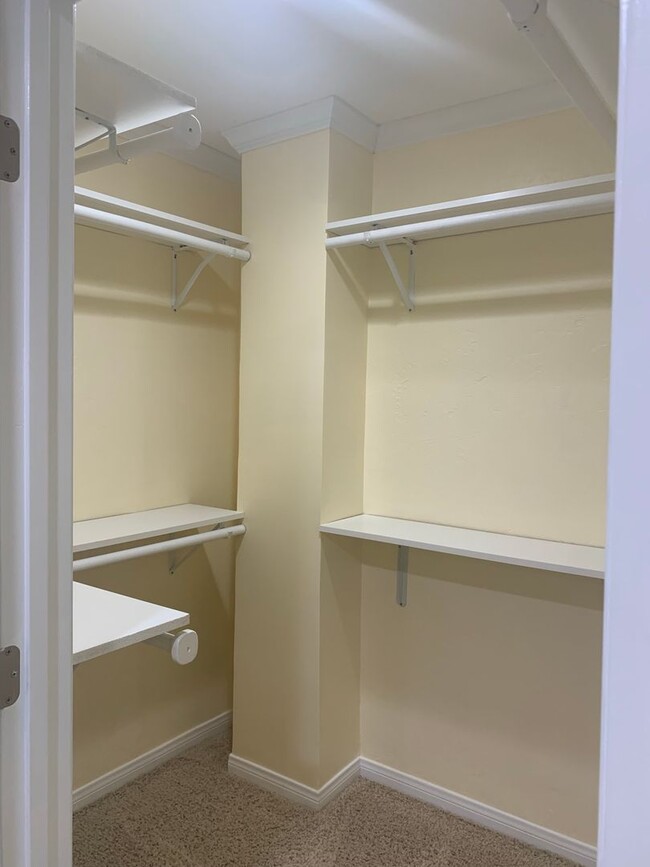 Building Photo - Gorgeous Two Story /Five Bedrooms in Burbank With Fantastic Views!!!