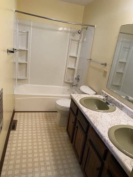 Bath with tub & shower & double vanity - 5 Oak Drive Cir