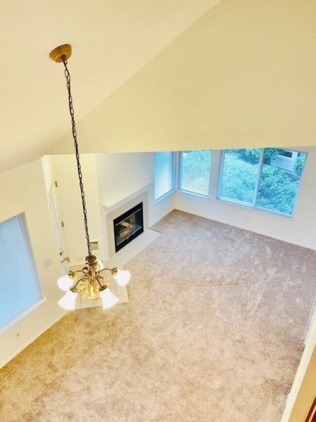 Building Photo - Beautiful 2 Bath Condo for Rent in the Hea...