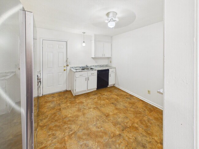 Building Photo - 1013 San Benito Dr
