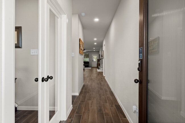 Building Photo - 104 Winged Elm Ct