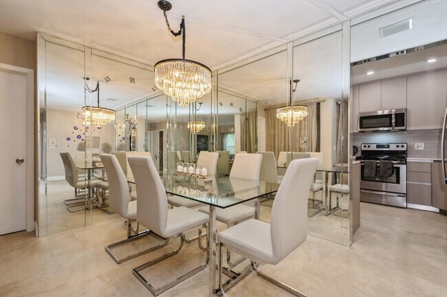 Building Photo - 4485 Carambola Cir S