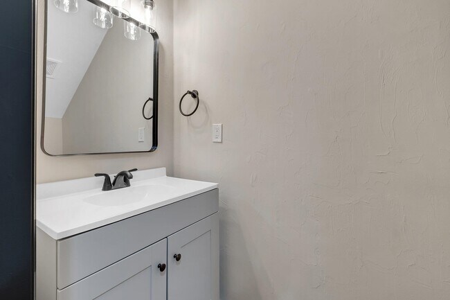 Building Photo - 1226 Hidden Pl