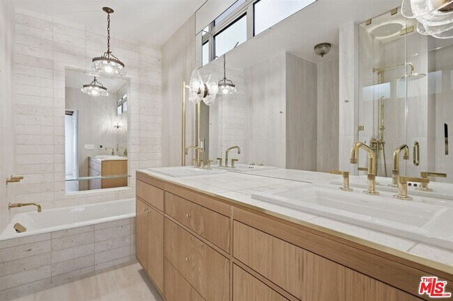 Building Photo - 444 S Windsor Blvd