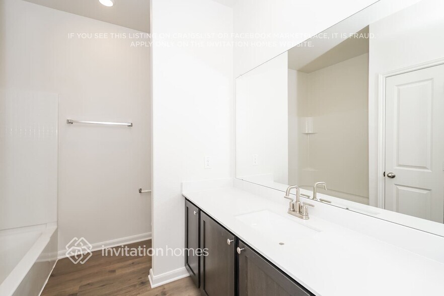 Building Photo - 10028 Pilot Pl