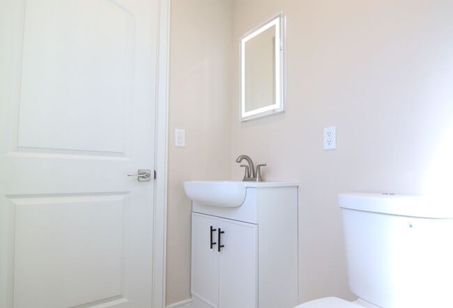 Building Photo - 14436 Carlsbad St