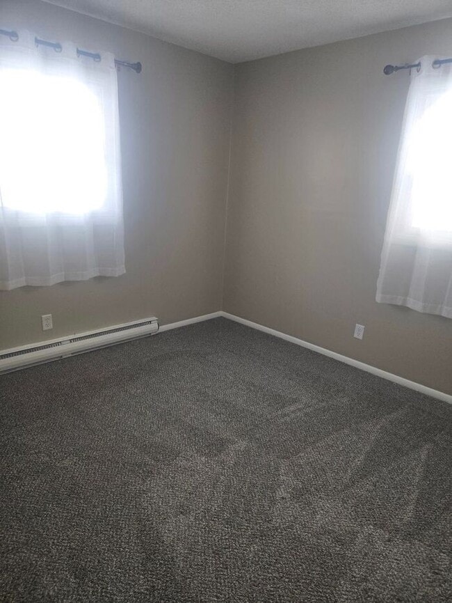 Building Photo - 2 Bed Duplex in Bridgman with attached garage!