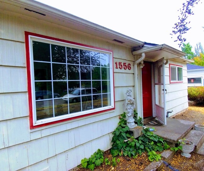 Building Photo - 1556 McKinley St