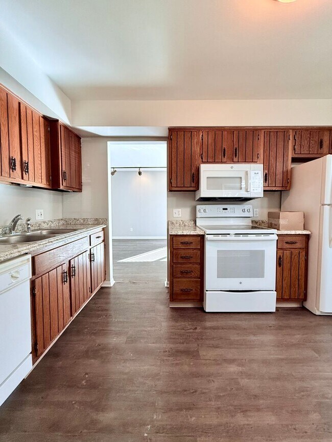 Building Photo - 276 Fairway Ct