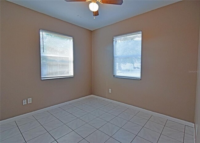 Building Photo - 421 Briarwood Ln