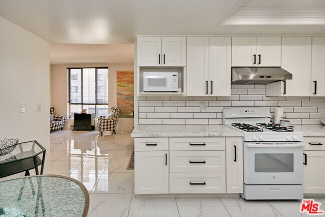 Building Photo - 4444 Wilshire Blvd