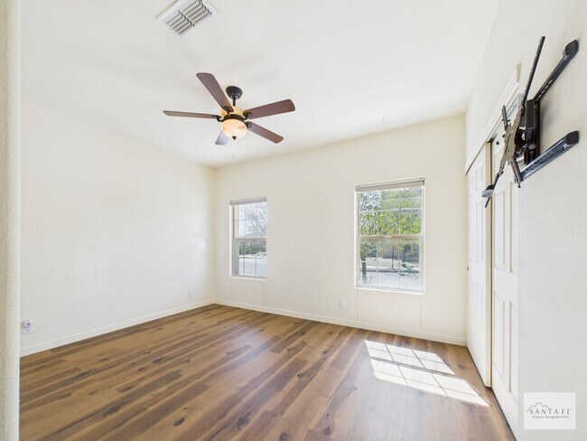 Building Photo - Freshly Upgraded Single Family Home Available Now!