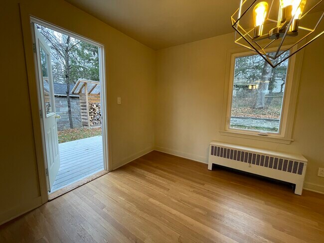 Building Photo - 206 Eastwood Ave