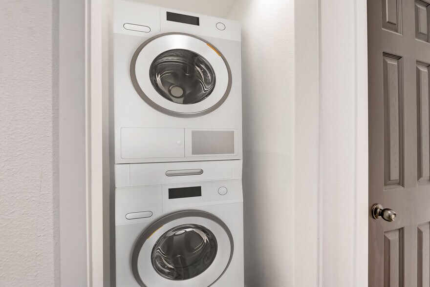 Building Photo - 540 E Saint Louis Ave