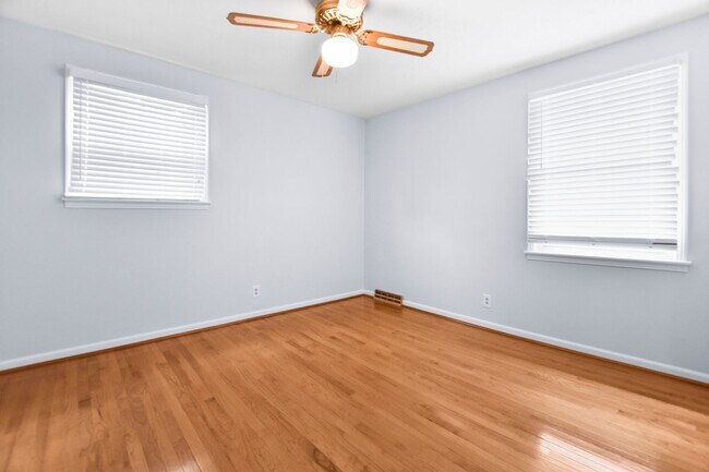 Building Photo - Pet Friendly Four Bedroom with Basement!
