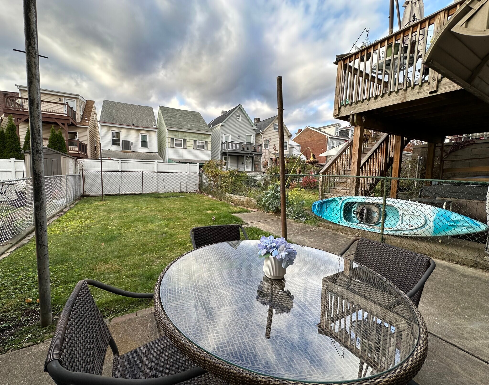 Building Photo - 324 Ella St