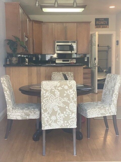 Dining set - 1803 26th St