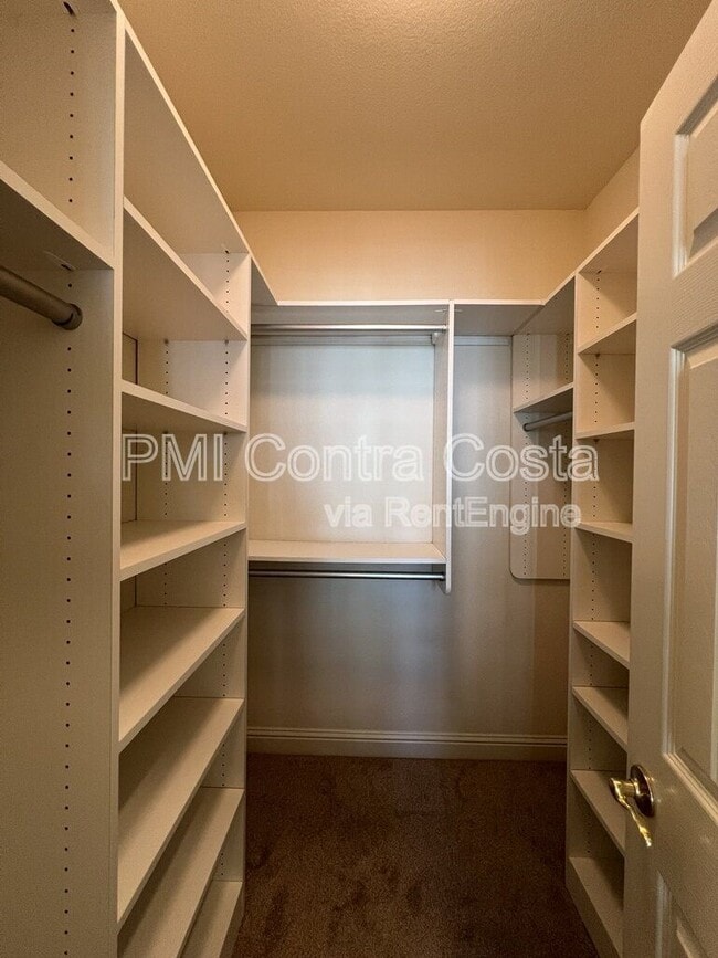 Building Photo - 124 Molly Way