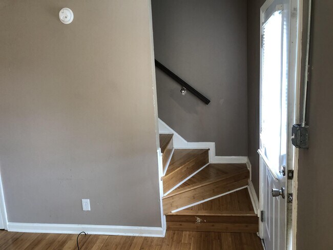 Building Photo - 205 Hedgewood Ct