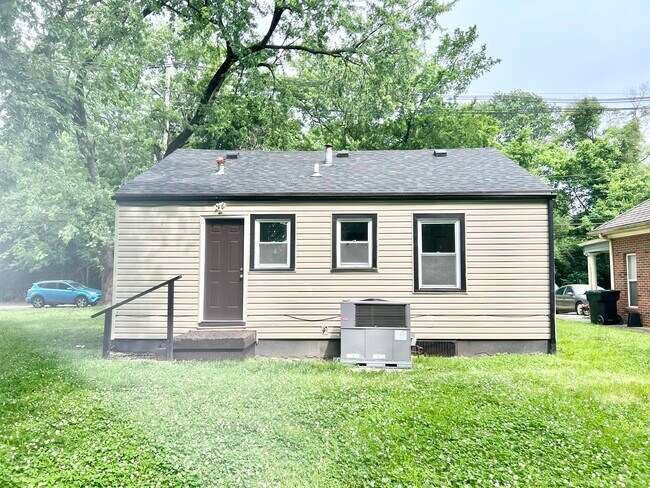 Building Photo - 2016 S 40th St