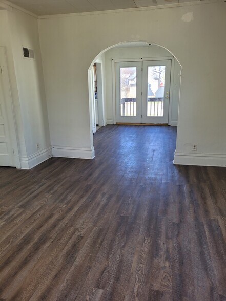 Access to back yard - 819 Hawthorne Ave