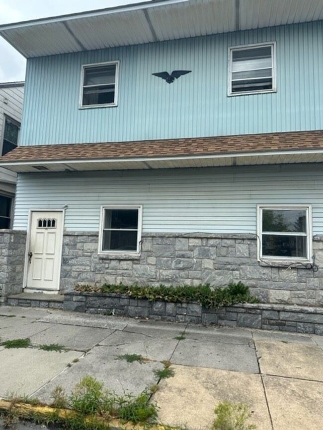 Building Photo - 1 Bedroom 1st floor with private entrance Lebanon