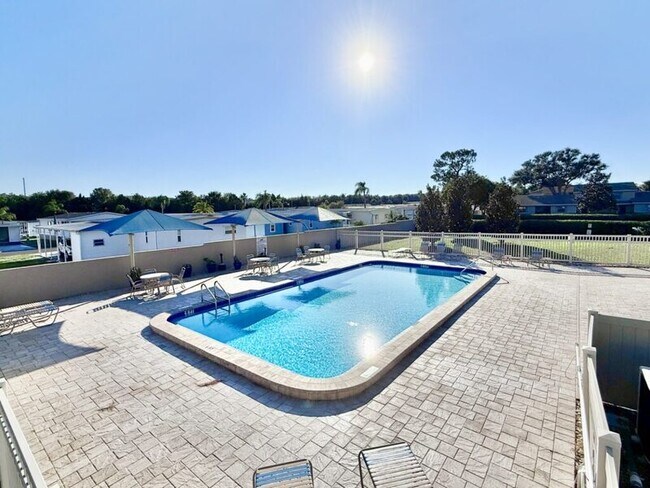 Building Photo - 2131 Ridge Rd S