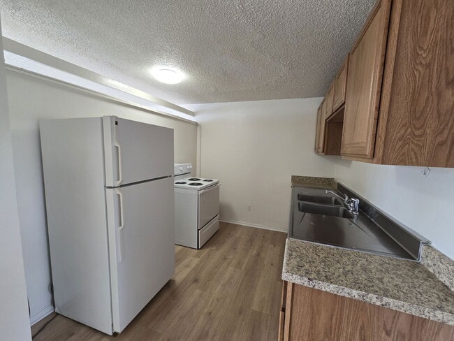 Building Photo - 130 Rose Ave