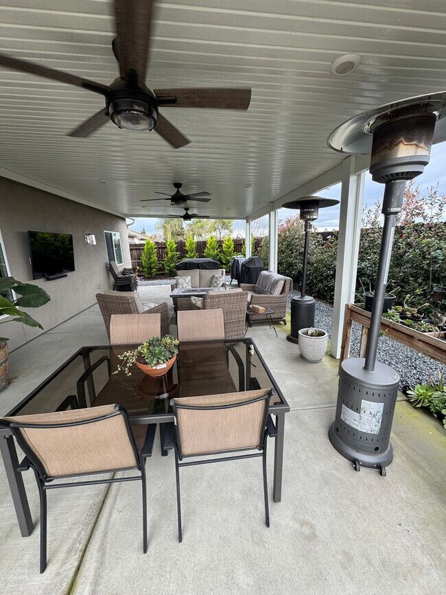 Building Photo - 3 bed 2 bath - beautiful home!