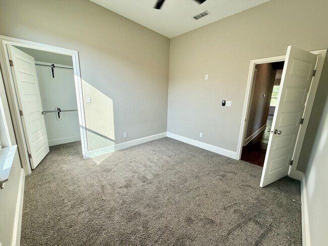 Building Photo - 1037 Stagecoach Bend