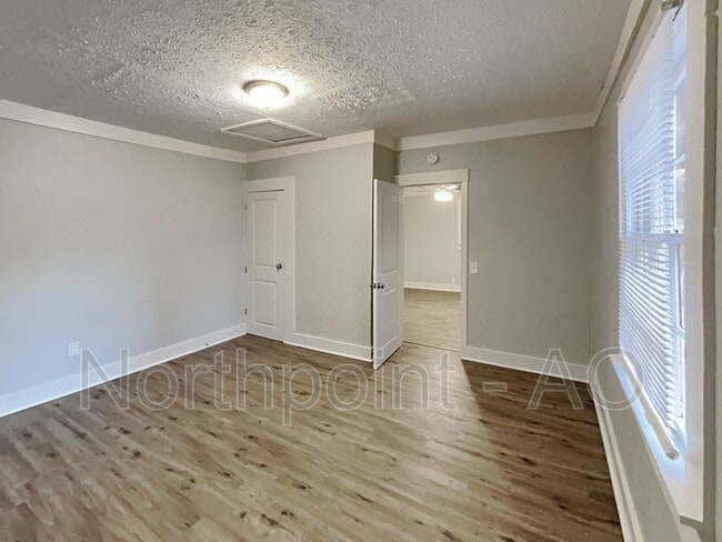 Building Photo - 6491 Camp St