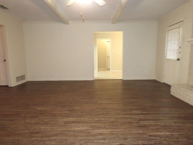 Building Photo - South Tyler! Beautiful 4 Bedroom, 3 Bath House