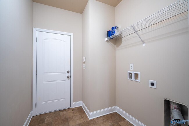 Building Photo - 110 Wolf Creek Trail SW