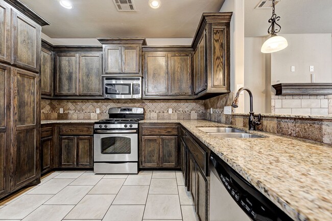 Building Photo - Spacious 3-Bedroom Home in Yukon – Modern ...