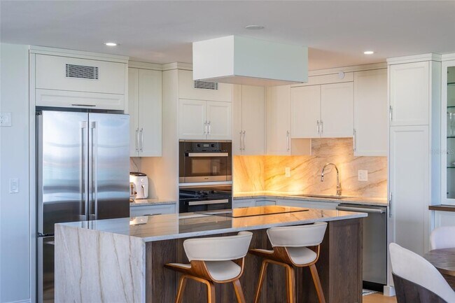 Building Photo - 770 S Palm Ave