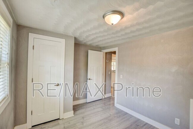 Building Photo - 7304 Major Ave