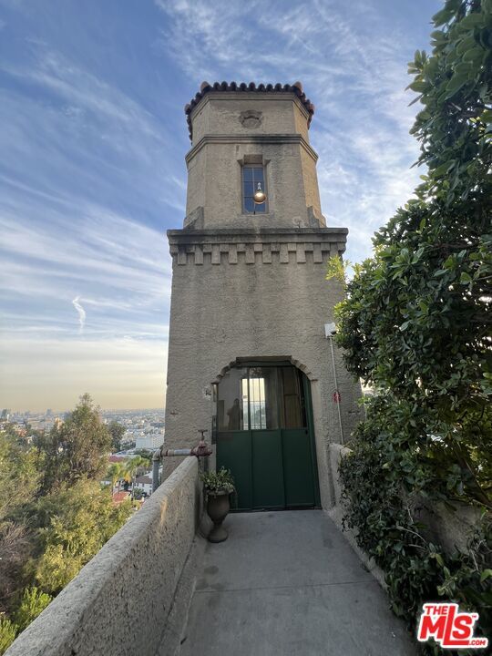 Building Photo - 2185 Broadview Terrace