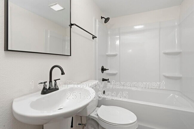 Building Photo - 377 Tuttle Ave