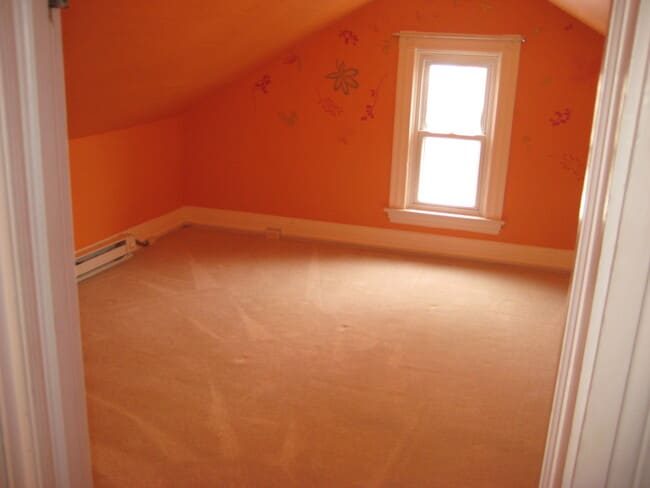 attic room - 142 George St