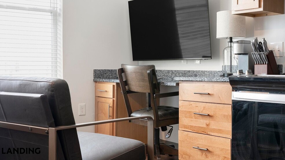 Building Photo - 302 13th St S